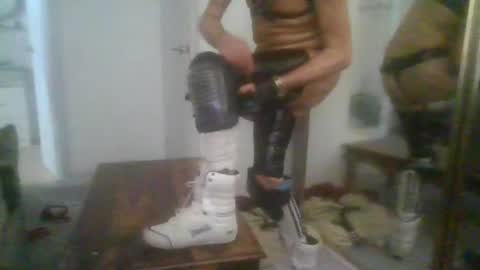 kylestrips4youq online show from April 14, 2026, 9:37 am