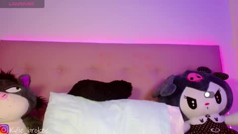 k ylie online show from February 26, 2025, 9:27 pm