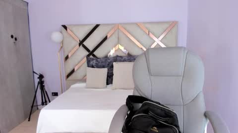 Kylie Reyes  online show from March 18, 2026, 8:01 pm