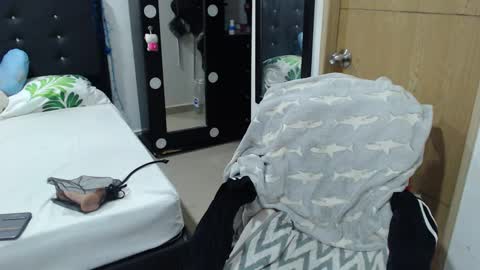 Snapshot of kylie_switch chatting on January 4, 2025, 4:33 am Instagram Kylie switch followme buy lovense here online show from January 4, 2025, 4:33 am