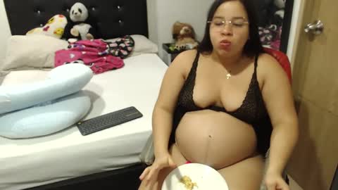Snapshot of kylie_switch chatting on September 17, 2025, 12:23 am Instagram Kylie switch followme buy lovense here online show from September 17, 2025, 12:23 am