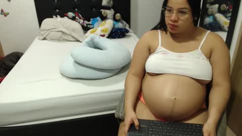 Snapshot of kylie_switch chatting on October 11, 2025, 12:21 am Instagram Kylie switch followme buy lovense here online show from October 11, 2025, 12:21 am