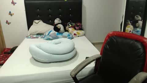 Snapshot of kylie_switch chatting on October 12, 2025, 11:48 pm Instagram Kylie switch followme buy lovense here online show from October 12, 2025, 11:48 pm