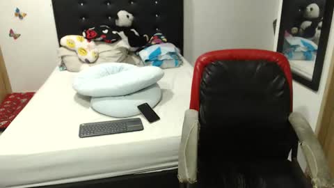 Snapshot of kylie_switch chatting on October 20, 2025, 11:38 pm Instagram Kylie switch followme buy lovense here online show from October 20, 2025, 11:38 pm