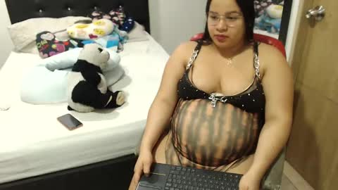 Snapshot of kylie_switch chatting on November 1, 2025, 1:40 am Instagram Kylie switch followme buy lovense here online show from November 1, 2025, 1:40 am