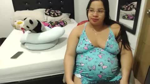 Snapshot of kylie_switch chatting on November 11, 2025, 1:38 am Instagram Kylie switch followme buy lovense here online show from November 11, 2025, 1:38 am