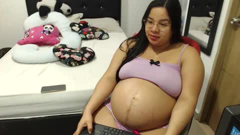 Snapshot of kylie_switch chatting on November 22, 2025, 1:04 am Instagram Kylie switch followme buy lovense here online show from November 22, 2025, 1:04 am
