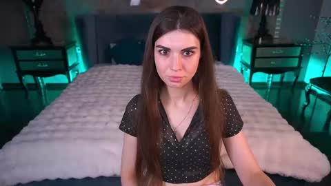 Nicole online show from July 22, 2026, 6:38 am