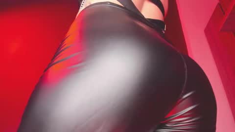 K Y L I E online show from October 10, 2025, 8:08 pm