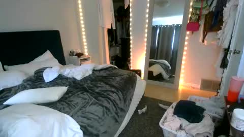 Snapshot of kylienotjenneer chatting on April 12, 2026, 7:19 pm kylie not jenner online show from April 12, 2026, 7:19 pm