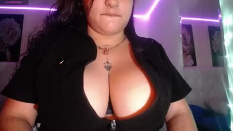 kylievoosx online show from July 12, 2026, 1:57 pm