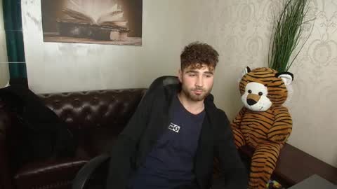 KyloEast online show from May 4, 2026, 4:41 am