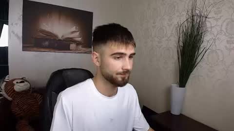 KyloEast online show from July 28, 2026, 4:41 am