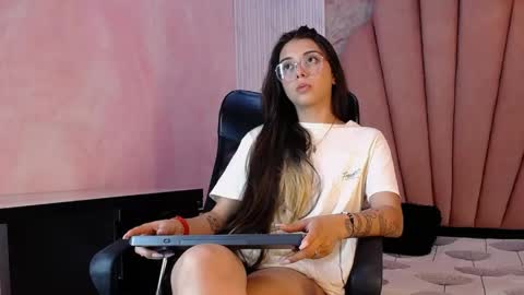 kyomi_hunt online show from June 4, 2026, 4:18 am