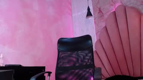 kyomi_hunt online show from June 18, 2026, 4:46 am