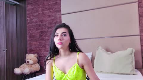 Snapshot of kyrahill_ chatting on January 3, 2025, 8:32 pm Kyra online show from January 3, 2025, 8:32 pm