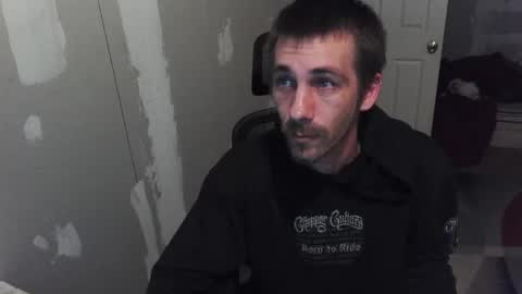 Snapshot of l1v1nth3dr3am chatting on September 16, 2025, 8:37 am l1v1nth3dr3am online show from September 16, 2025, 8:37 am