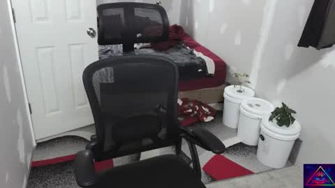 Snapshot of l1v1nth3dr3am chatting on November 10, 2025, 9:41 am l1v1nth3dr3am online show from November 10, 2025, 9:41 am