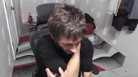 Snapshot of l1v1nth3dr3am chatting on November 15, 2025, 4:32 am l1v1nth3dr3am online show from November 15, 2025, 4:32 am