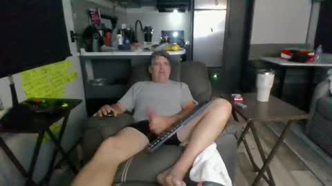 l8tniter online show from October 14, 2025, 3:51 am