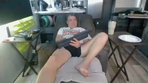 l8tniter online show from November 15, 2025, 2:46 pm