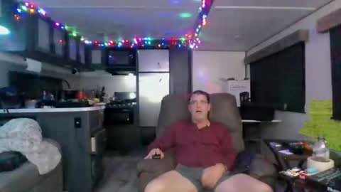 l8tniter online show from December 15, 2025, 4:39 am