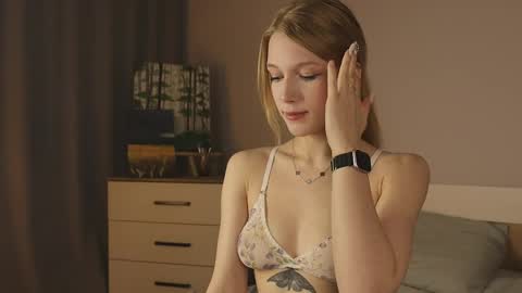 Snapshot of la_belle_ chatting on April 19, 2026, 6:10 pm Alice online show from April 19, 2026, 6:10 pm