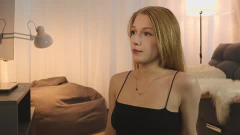 Snapshot of la_belle_ chatting on May 8, 2026, 3:39 pm Alice online show from May 8, 2026, 3:39 pm