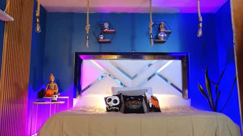 Cris  online show from October 3, 2025, 11:40 am