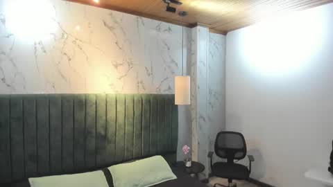 Snapshot of labrinthteasing chatting on February 1, 2026, 12:04 pm labrinthteasing online show from February 1, 2026, 12:04 pm