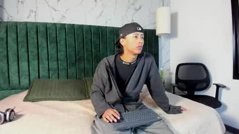 Snapshot of labrinthteasing chatting on February 10, 2026, 12:31 pm labrinthteasing online show from February 10, 2026, 12:31 pm