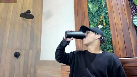 Snapshot of labrinthteasing chatting on February 17, 2026, 1:40 pm labrinthteasing online show from February 17, 2026, 1:40 pm