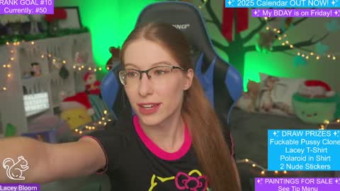 Snapshot of laceybloom chatting on December 5, 2024, 1:25 am Lacey Bloom online show from December 5, 2024, 1:25 am
