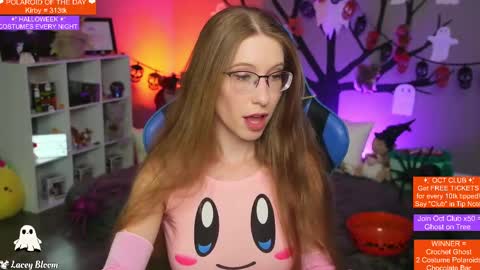 Snapshot of laceybloom chatting on October 27, 2025, 1:20 am Lacey Bloom online show from October 27, 2025, 1:20 am