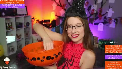 Snapshot of laceybloom chatting on October 31, 2025, 1:39 am Lacey Bloom online show from October 31, 2025, 1:39 am