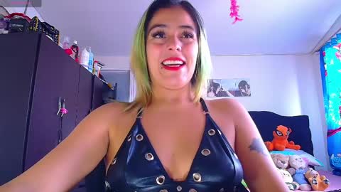 Snapshot of lacolombiana_bitch chatting on May 27, 2026, 7:55 pm Valentina online show from May 27, 2026, 7:55 pm
