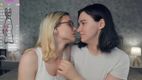 Violet and Isabel online show from August 6, 2026, 7:10 am