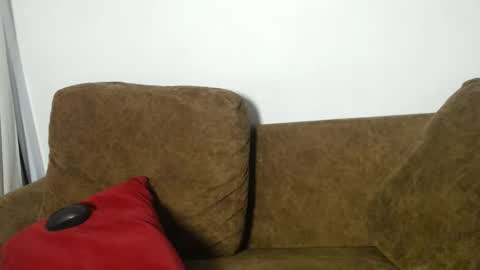 Mia online show from March 12, 2026, 6:25 pm