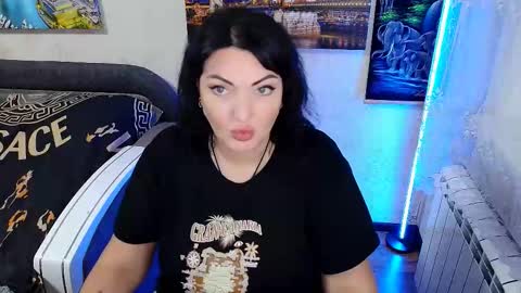 lady_boom_ online show from September 19, 2025, 5:35 pm