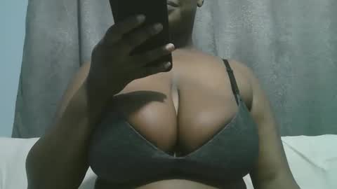 lady_dearra online show from October 28, 2025, 4:49 am