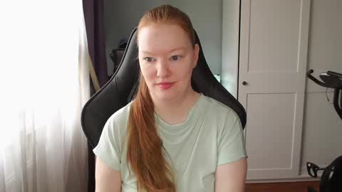 Snapshot of lady_inari chatting on May 4, 2026, 9:16 am Angelika online show from May 4, 2026, 9:16 am
