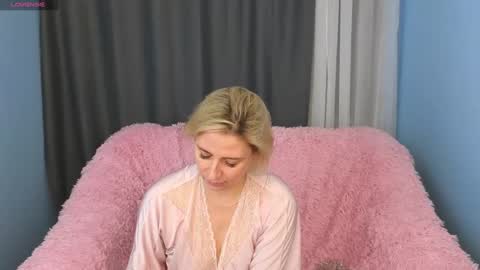 Snapshot of lady_murenza chatting on December 12, 2024, 3:21 am Diana online show from December 12, 2024, 3:21 am