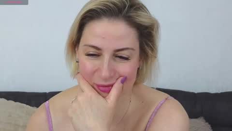 Snapshot of lady_murenza chatting on March 12, 2025, 11:54 pm Diana online show from March 12, 2025, 11:54 pm