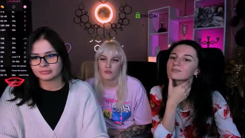 lady online show from November 19, 2025, 8:42 pm