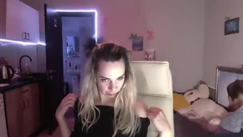 Snapshot of lady_smile69 chatting on November 24, 2025, 4:34 am lady_smile69 online show from November 24, 2025, 4:34 am