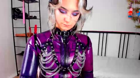 Mia online show from February 10, 2025, 8:10 pm