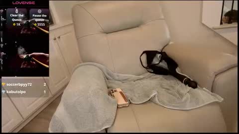 Snapshot of ladybabs chatting on November 11, 2025, 7:25 pm Ladybabs online show from November 11, 2025, 7:25 pm