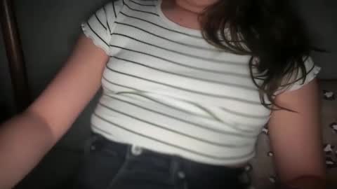 Snapshot of ladybird21 chatting on February 3, 2025, 10:54 pm Aria online show from February 3, 2025, 10:54 pm