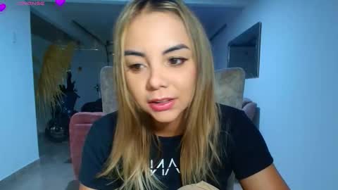 Hello im lady nice to meet you  online show from November 7, 2025, 8:31 pm