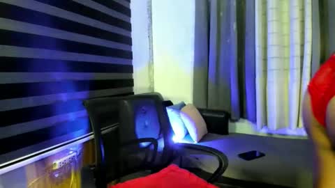 Snapshot of ladyfox_95 chatting on May 26, 2026, 6:59 pm ask me online show from May 26, 2026, 6:59 pm